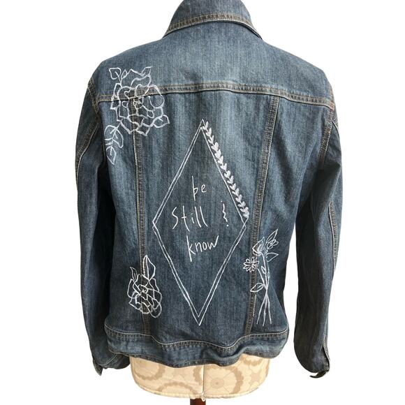 Izod UpCycled Custom Be Still & Know Denim Jacket Size Large - Picture 1 of 6